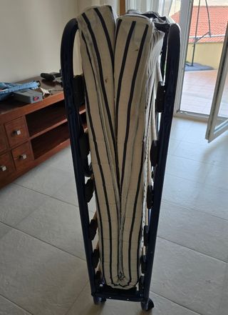 Cama plegable Ikea azul y blanca