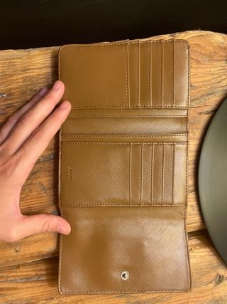 Monedero DKNY marrón
