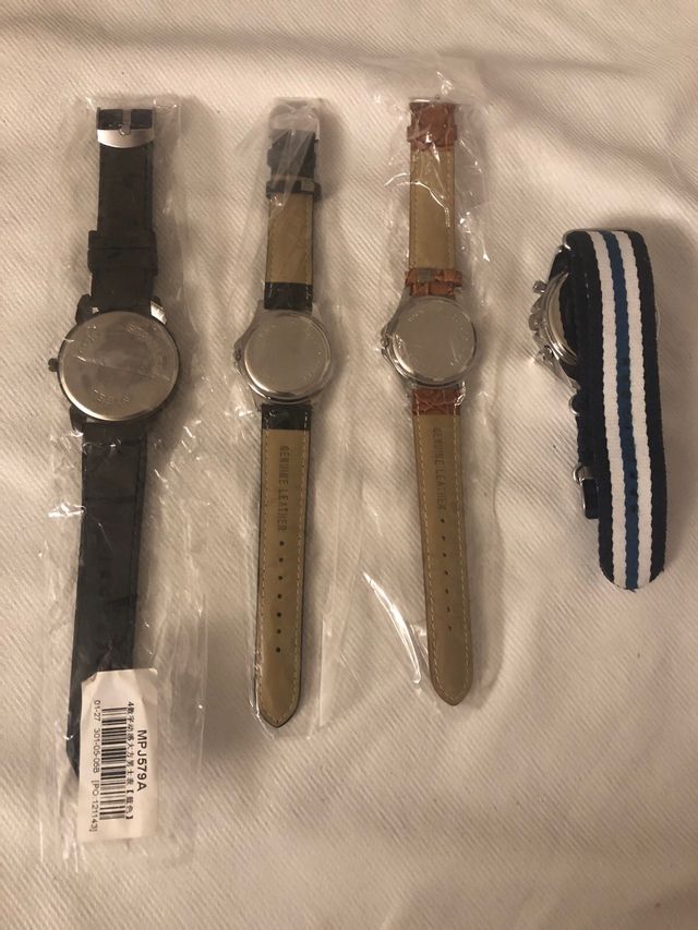 4 Relojes de pulsera nuevos, sin estrenar.