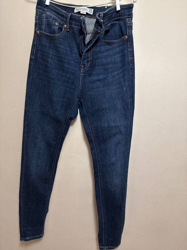 Vaqueros Stradivarius skinny talla 38 de segunda mano por 20 EUR - Main Image