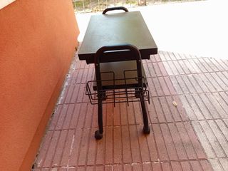 Mesa para televisión con regalo de un televisor