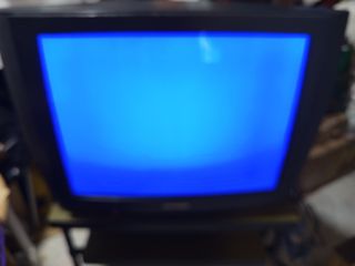 Mesa para televisión con regalo de un televisor