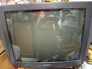 Mesa para televisión con regalo de un televisor