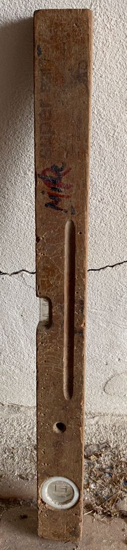 Nivelador antiguo de suelo de madera