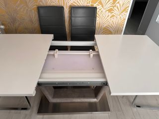 Mesa de comedor abatible y sillas