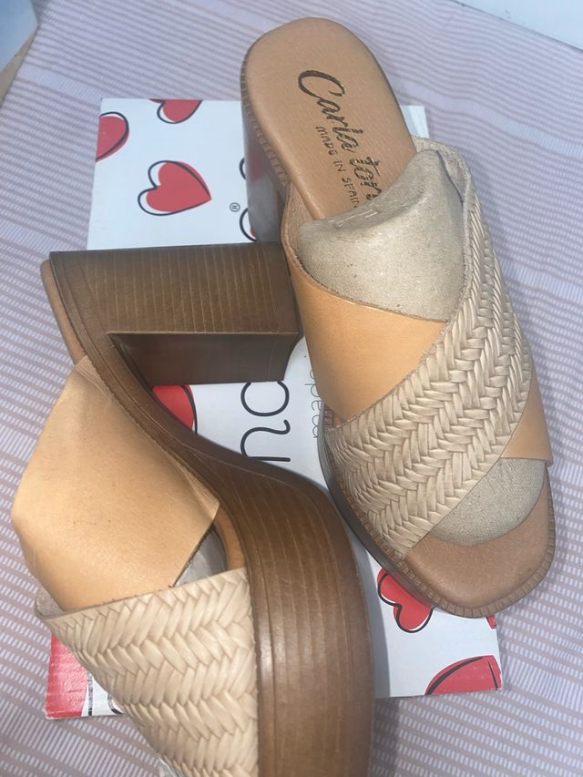 Zuecos Carmela piel - beige/marrón