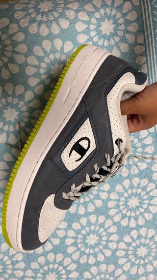 Zapatillas Champion grises y blancas