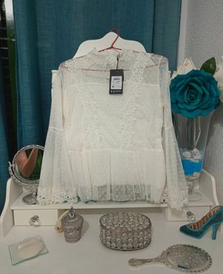 Blusa blanca tul encaje lunares