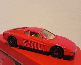Ferrari Testarrosa escala 1:64 