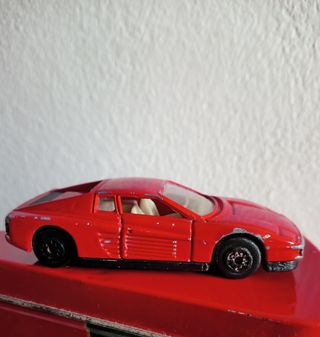 Ferrari Testarrosa escala 1:64 
