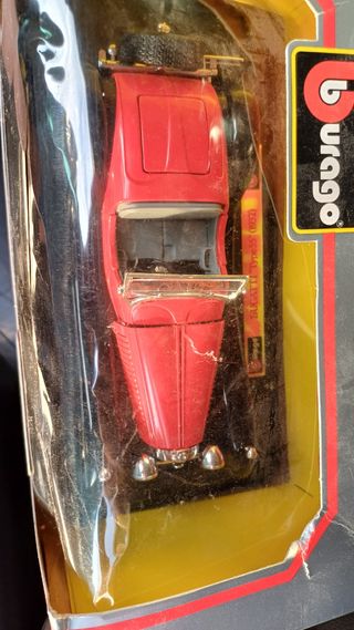 Bburago Bugatti Type 57S rossa