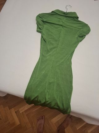 Vestido pull and bear  se ajusta perfecto al cuerp