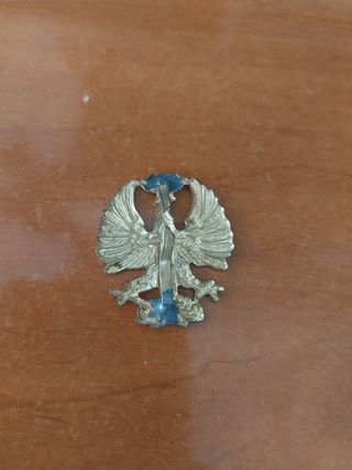 Insignia militar antigua + 2 botones