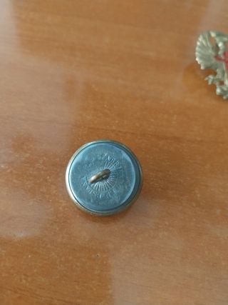 Insignia militar antigua + 2 botones