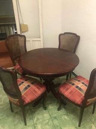 Mesa redonda vintage + 4 sillas, vendo todo junto.