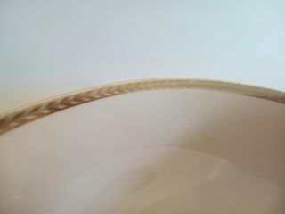 Insalatiera vintage in ceramica con bordo dorato 