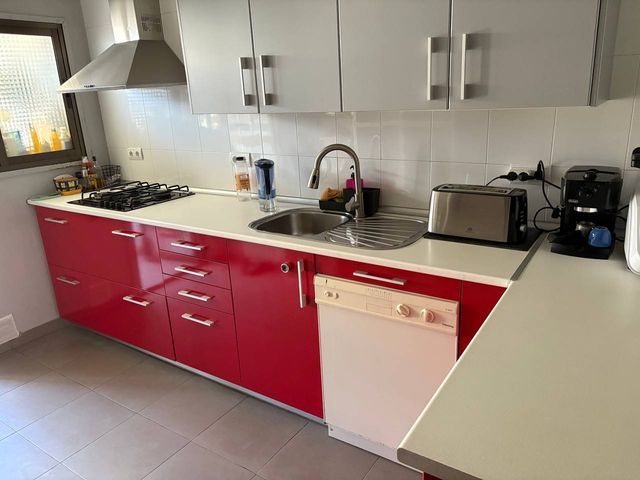 Cocina roja y blanca - YA DESMONTADA