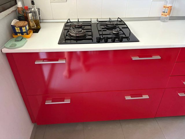 Cocina roja y blanca - YA DESMONTADA