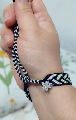 Pulseras tejidas multicolor