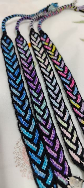 Pulseras tejidas multicolor