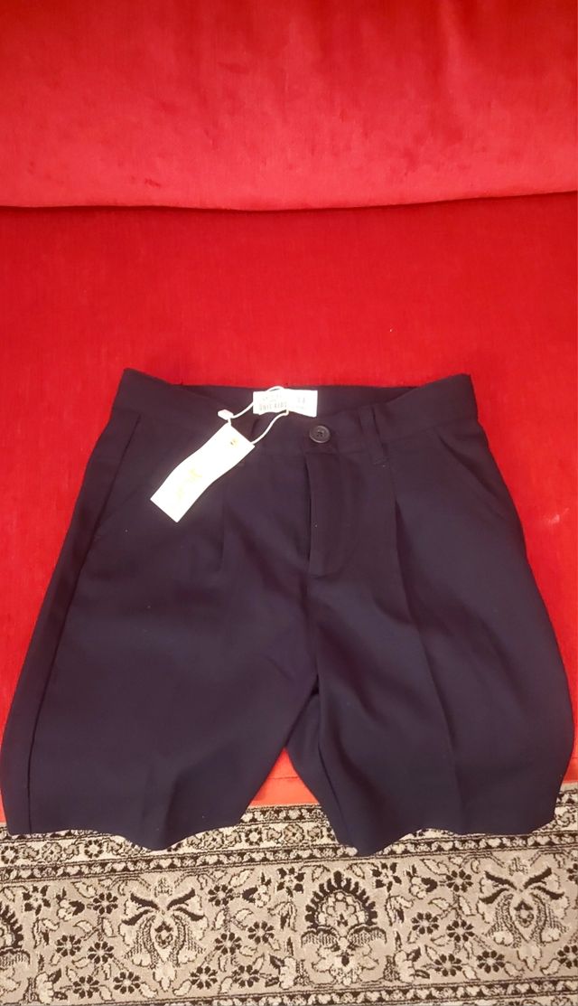 Pantalón corto uniforme azul marino. Nuevo