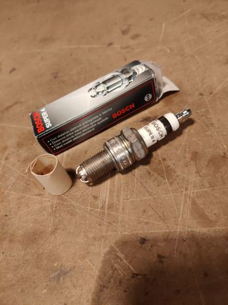 Bujía Bosch Super 4 R6 - 4 electrodos
