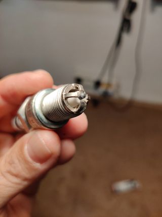 Bujía Bosch Super 4 R6 - 4 electrodos