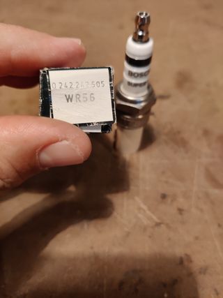 Bujía Bosch Super 4 R6 - 4 electrodos