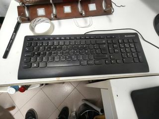 Torre PC ASUS negra básica