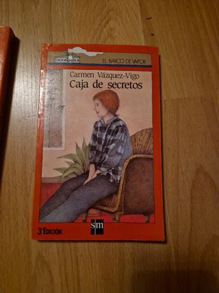 2 libros: KAVIK, PERRO LOBO CAJA DE SECRETOS