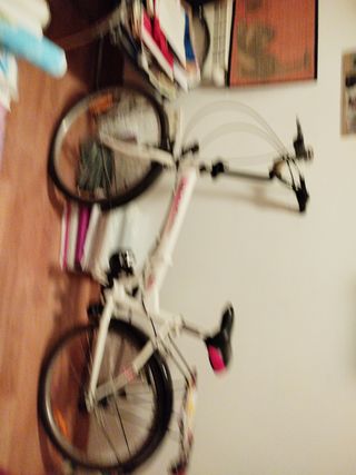 Bicicleta plegable blanca