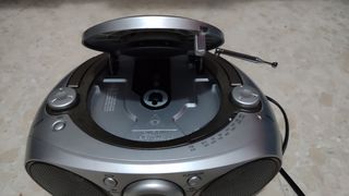 Radio CD Portátil - Gris Plata