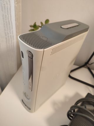 Xbox 360 blanca y gris