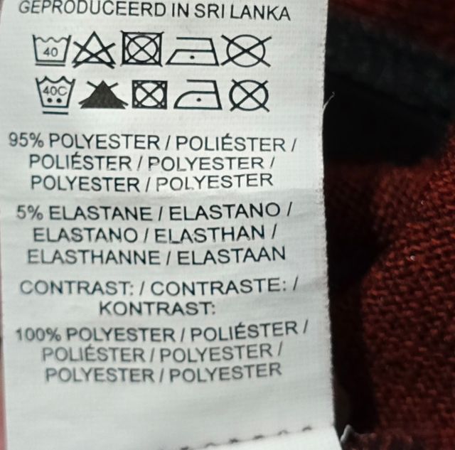 Jersey color vino y negro doble efecto.