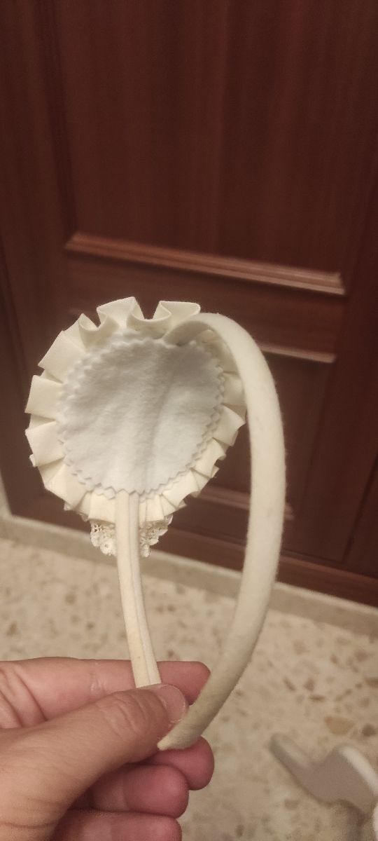 Diadema encaje beige