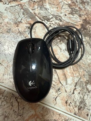 Ratón Logitech negro