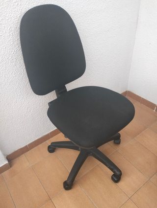 Silla oficina giratoria negra