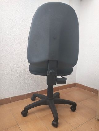 Silla oficina giratoria negra