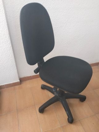 Silla oficina giratoria negra