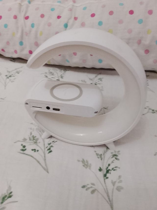 Cargador móvil + reloj despertador