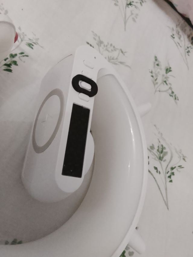 Cargador móvil + reloj despertador