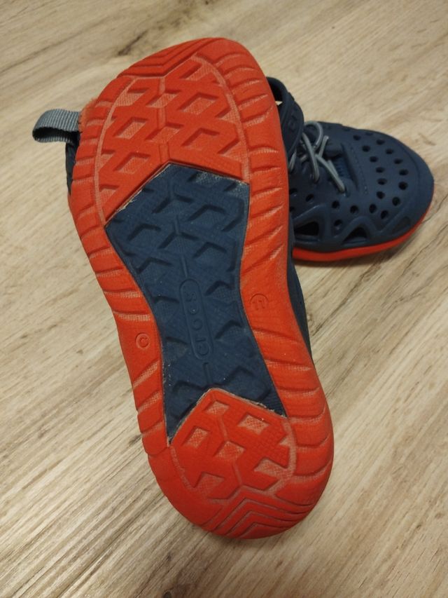 Crocs azul y naranja - Niño