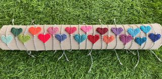 Pulseras macramé corazón multicolor