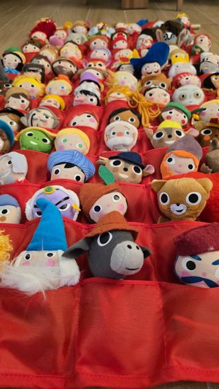 Teatro de marionetas + 120 marionetas