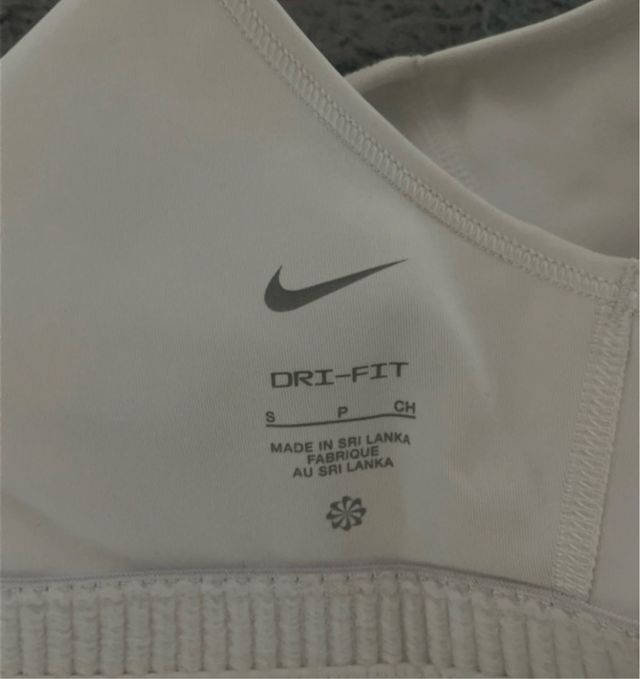 Top Nike blanco deportivo