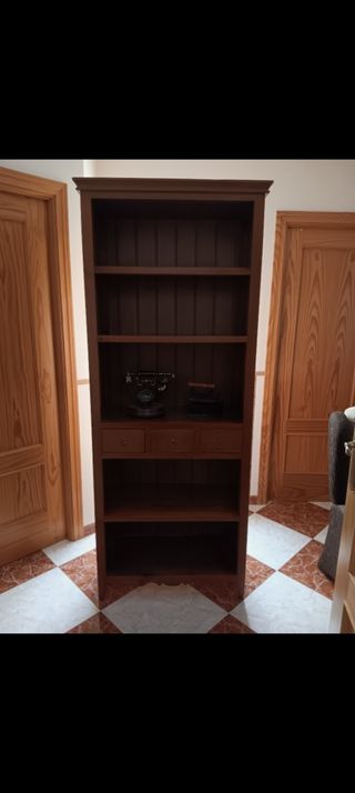Librería madera marrón