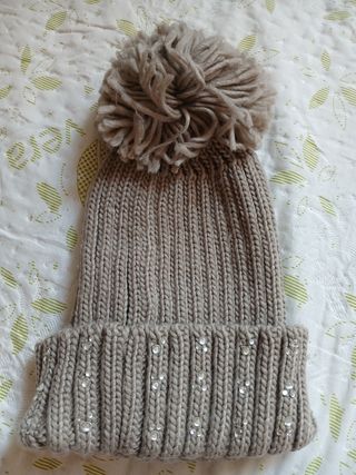 Cappellino Invernale Beige con Pompon