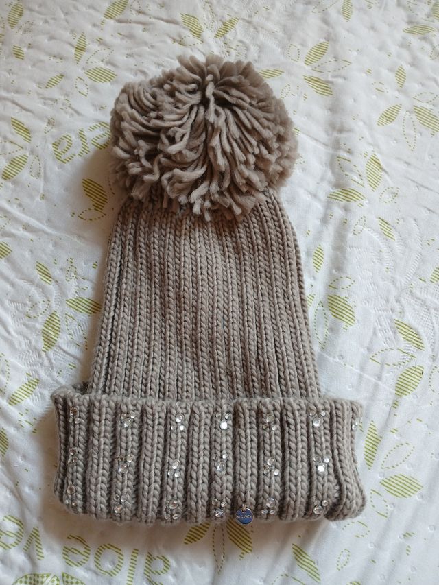Cappellino Invernale Beige con Pompon