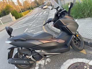 Honda Forza 125 - Moto Scooter