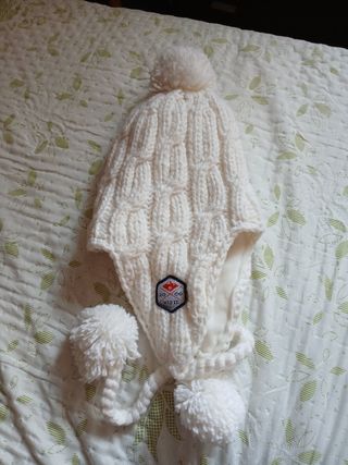 Cappellino invernale bianco